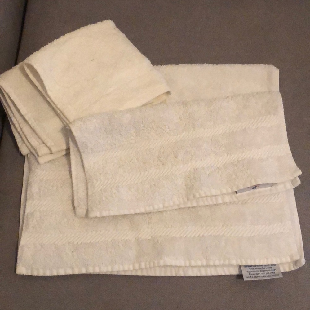 AMERICAN SOFT LINEN - Various Towels - Hands (one), Face (three) - 100% Cotton